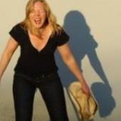 Nudist Zelma wil sex op naaktstrand in Venlo